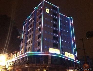 Super 8 Hotel Fuzhou Railway Station West Eksteriør billede
